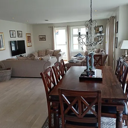 Holiday home Sentral Sorlandsidyll Med Boblebad Og Hjemmekino Kristiansand