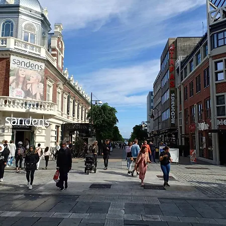 Sentral Sorlandsidyll Med Boblebad Og Hjemmekino בית נופש