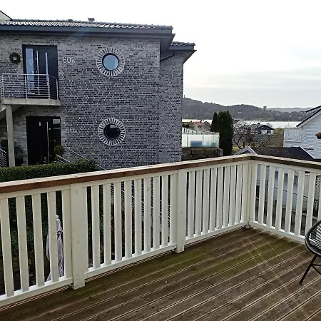 Holiday home Sentral Sorlandsidyll Med Boblebad Og Hjemmekino Kristiansand