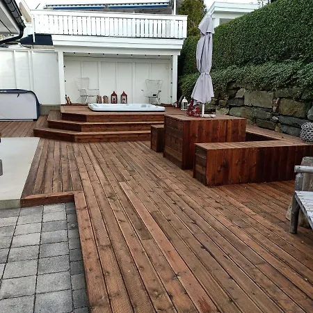 Sentral Sorlandsidyll Med Boblebad Og Hjemmekino Holiday home