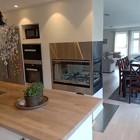 Holiday home Sentral Sorlandsidyll Med Boblebad Og Hjemmekino *