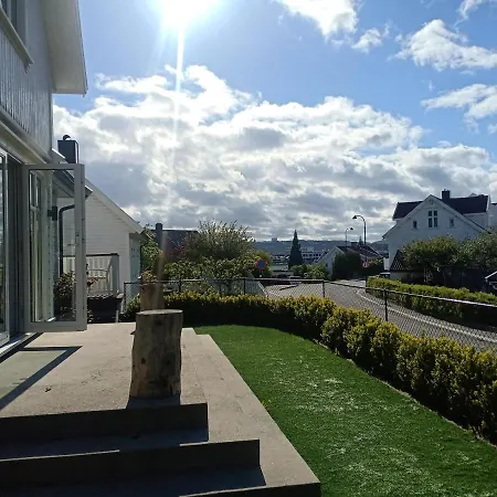 Sentral Sorlandsidyll Med Boblebad Og Hjemmekino בית נופש קריסטיאנסאנד
